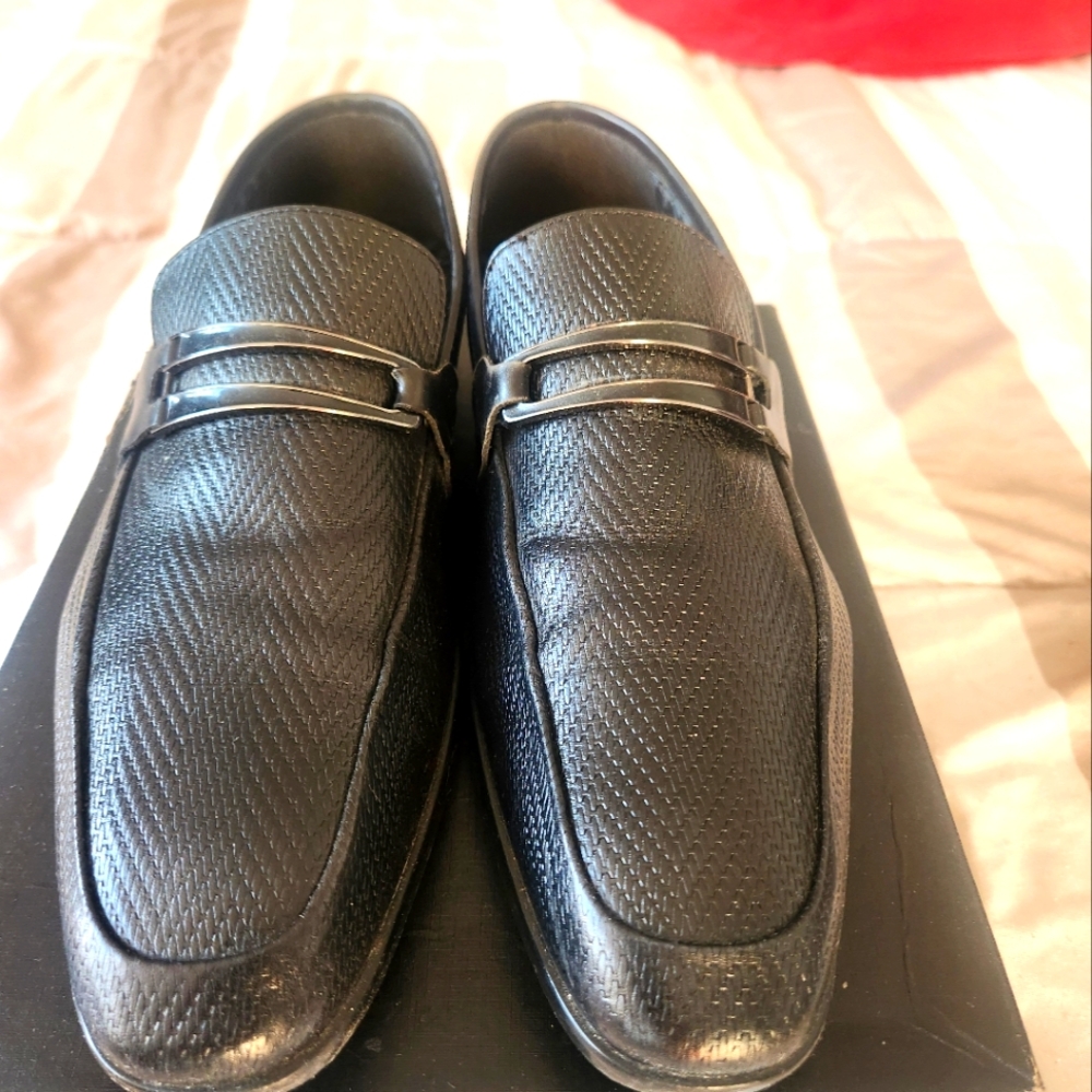 Karl Lagerfeld Paris Men's Herringbone Leather Buckle loafers